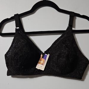 Elegant Black Lace Wireless Padless Bra Size 90C/40C